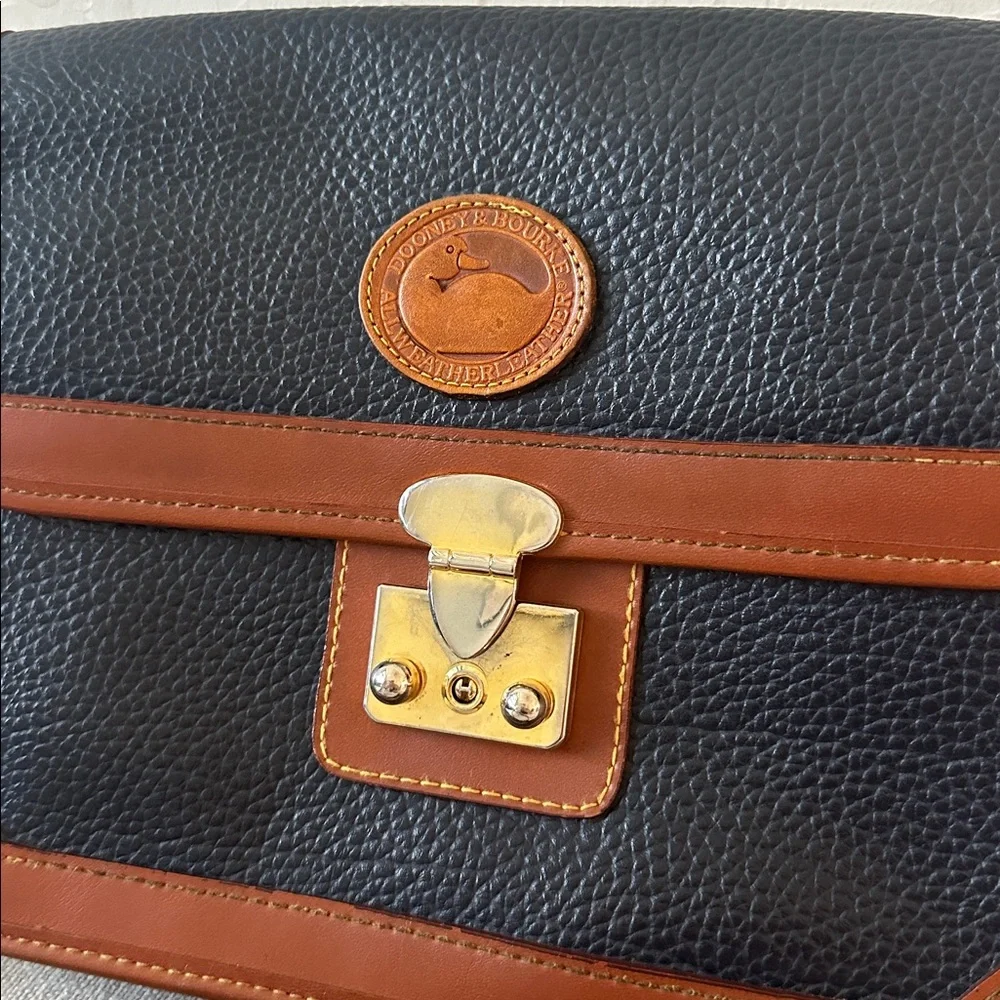 Dooney & Bourke Vintage Leather Shoulder Bag - Picture 2 of 13